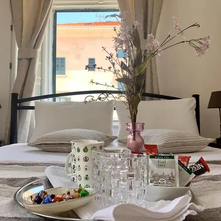 1783 Old Town Apartment *